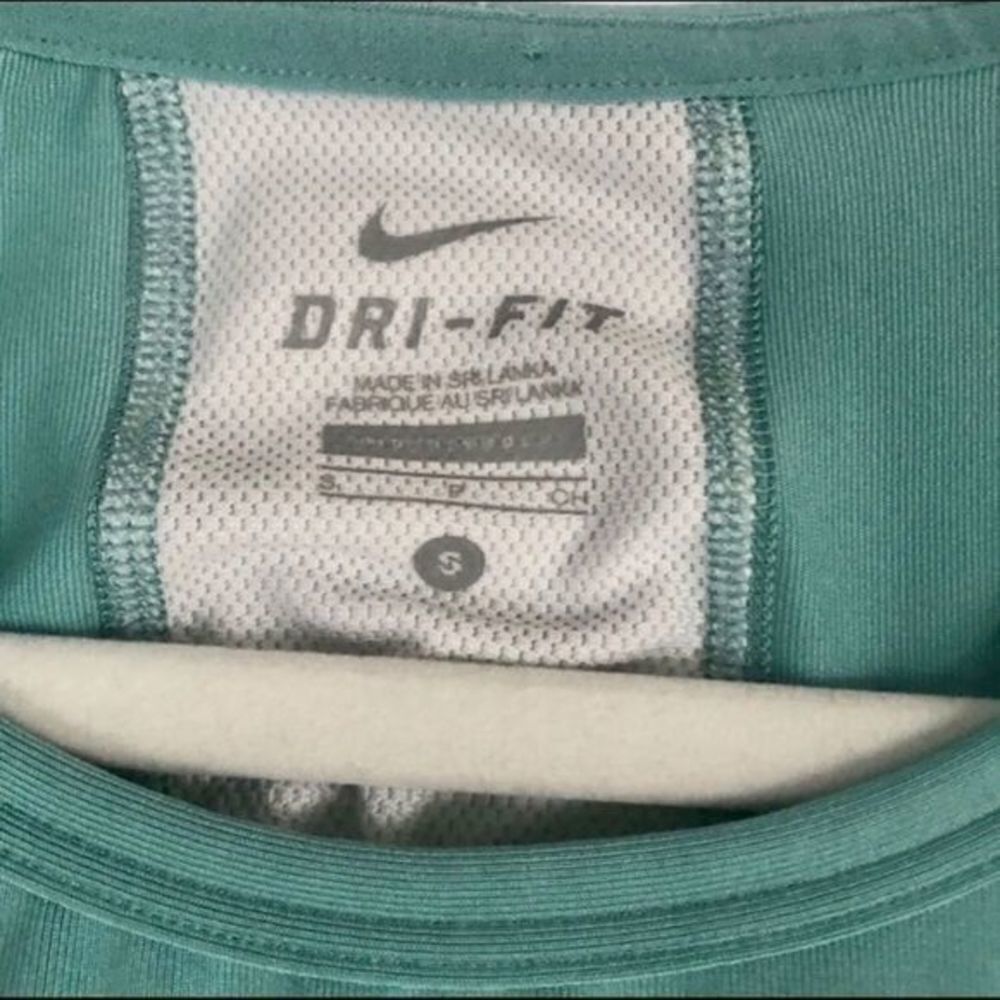 *30off3* NWOT. Nike Women’s‎ Dri Fit Aqua Top - Picture 5 of 5